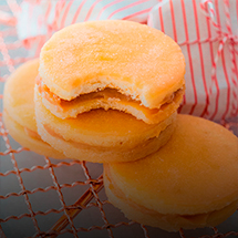 doce com massa de pão de ló com recheio de doce deleite